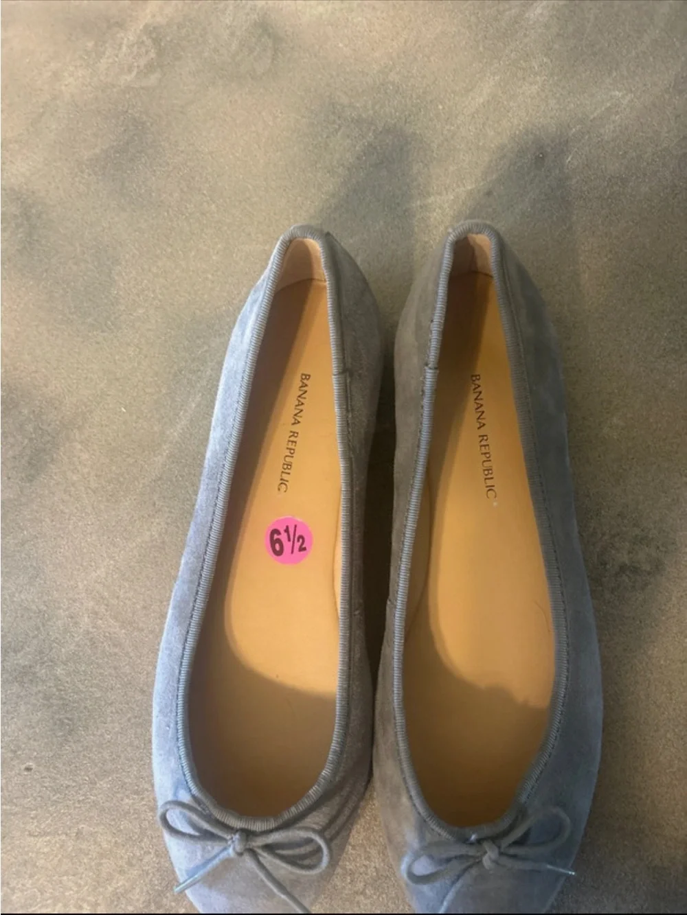 NWOT Banana Republic Gray Suede Ballet Flats with Bow Detail size 6.5